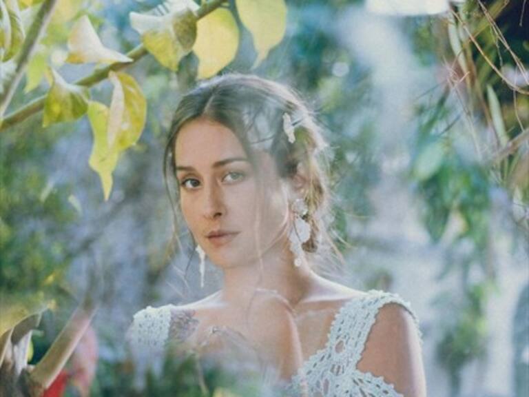 Denise Rosenthal estrenó el videoclip de su nueva canción «El amor no duele»