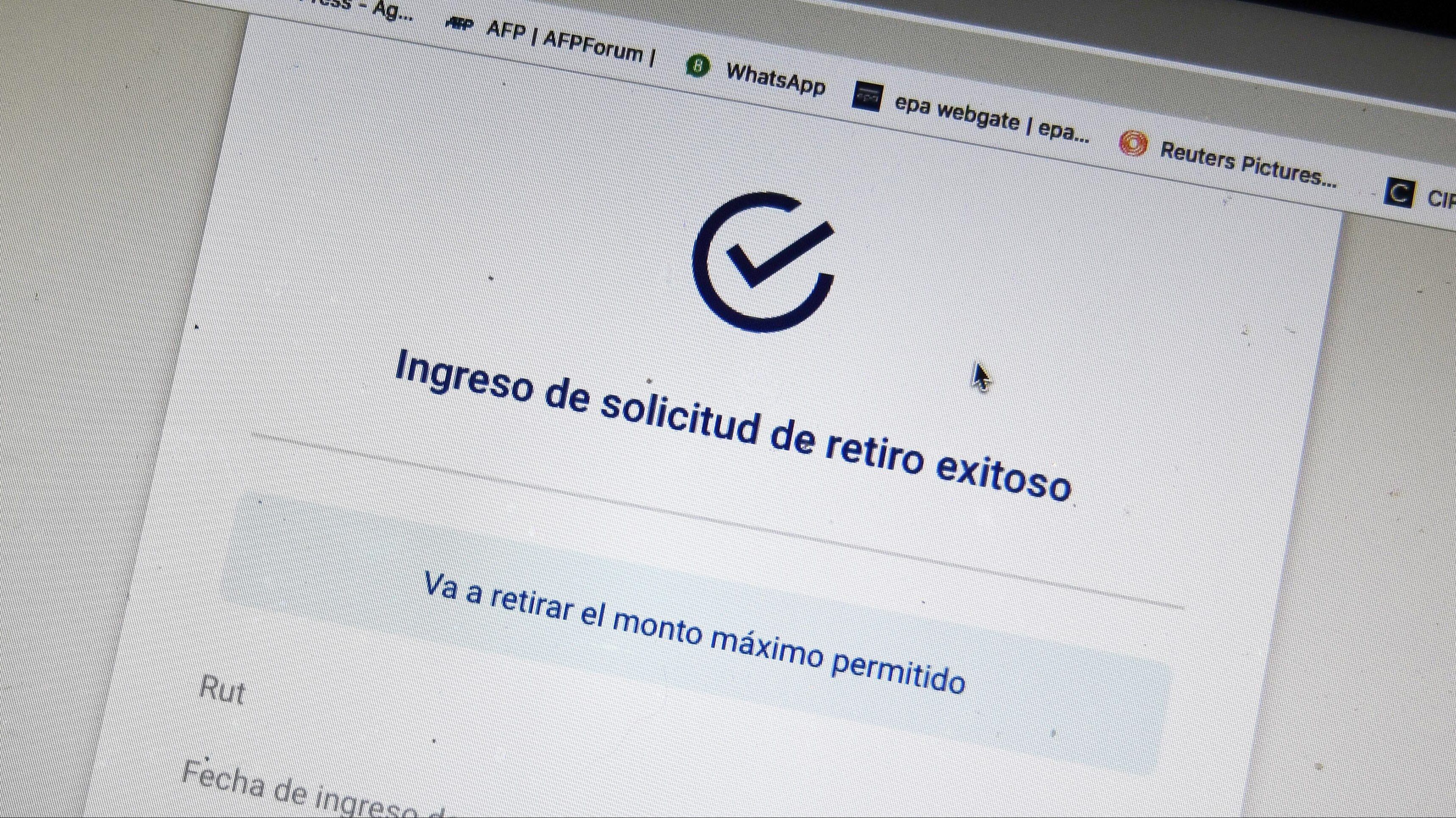 Más de un millón de solicitudes se cursaron en las primeras horas de funcionamiento del formulario de retiro del 10% de las AFP