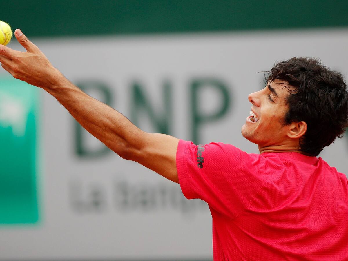 Cristián Garin avanzó a la segunda ronda de Roland Garros en casi tres horas de partido