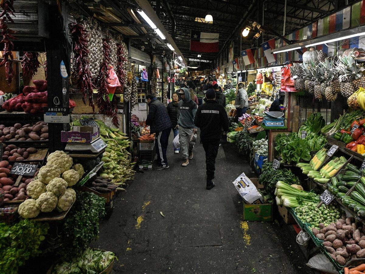 “No estimamos alzas”: Gobierno descarta aumento de precios de frutas y verduras tras incendio en la Vega Central