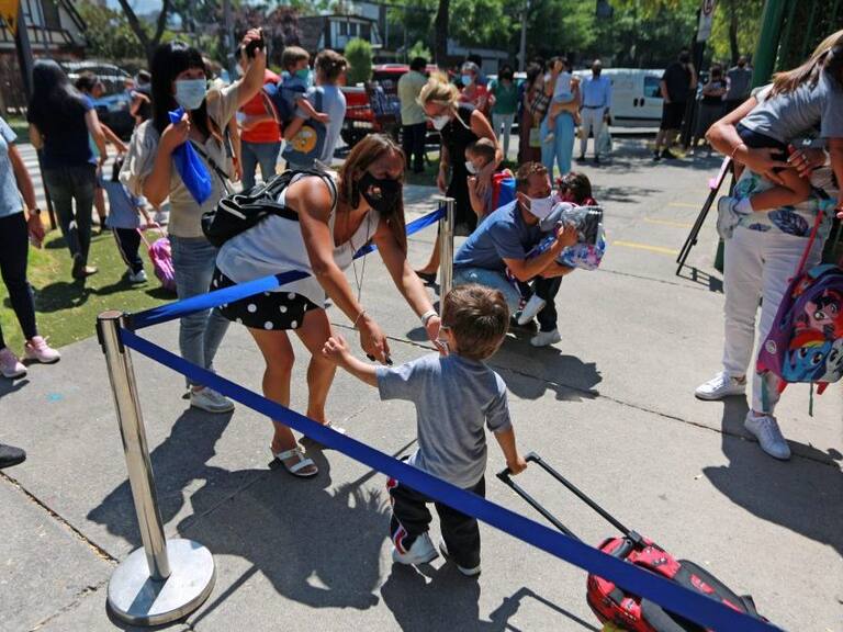 Vuelta a clases: escolares se preparan para segundo semestre 100% presencial y con jornada completa