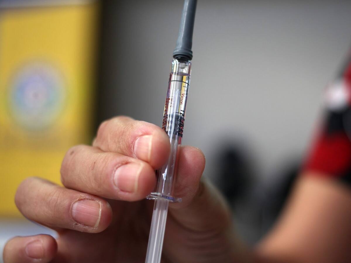 Infectóloga del Consejo Asesor llamó a la cautela tras solicitud de Pfizer al ISP para el uso de su vacuna contra el Covid-19