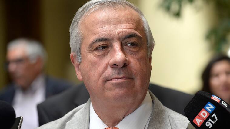 09 DE MARZO DE 2020/VALPARAISOEl ministro Jaime Mañalich se refriere al Coronavirus en los pasillos de la cámara de diputados .
FOTO: PABLO OVALLE ISASMENDI/AGENCIAUNO