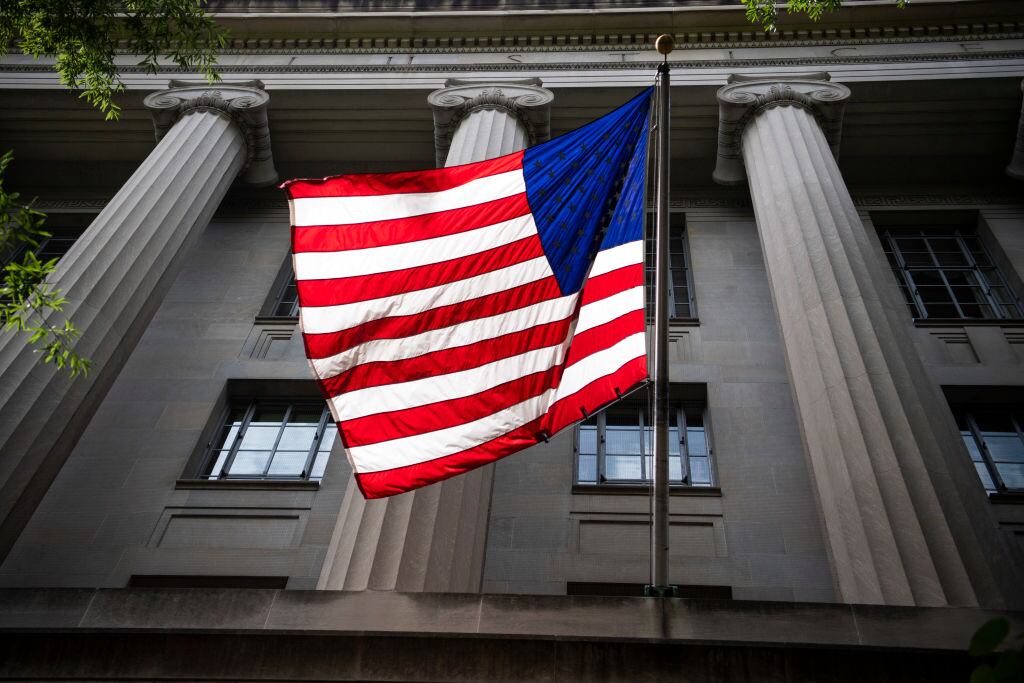 La bandera de EEUU ante el Departamento de Justicia de Pensilvania