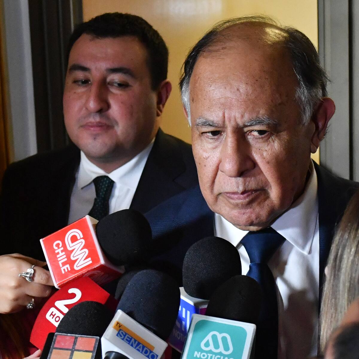 El “crucero” que le costó el puesto: así se gestó la caída del ministro Simpertigue