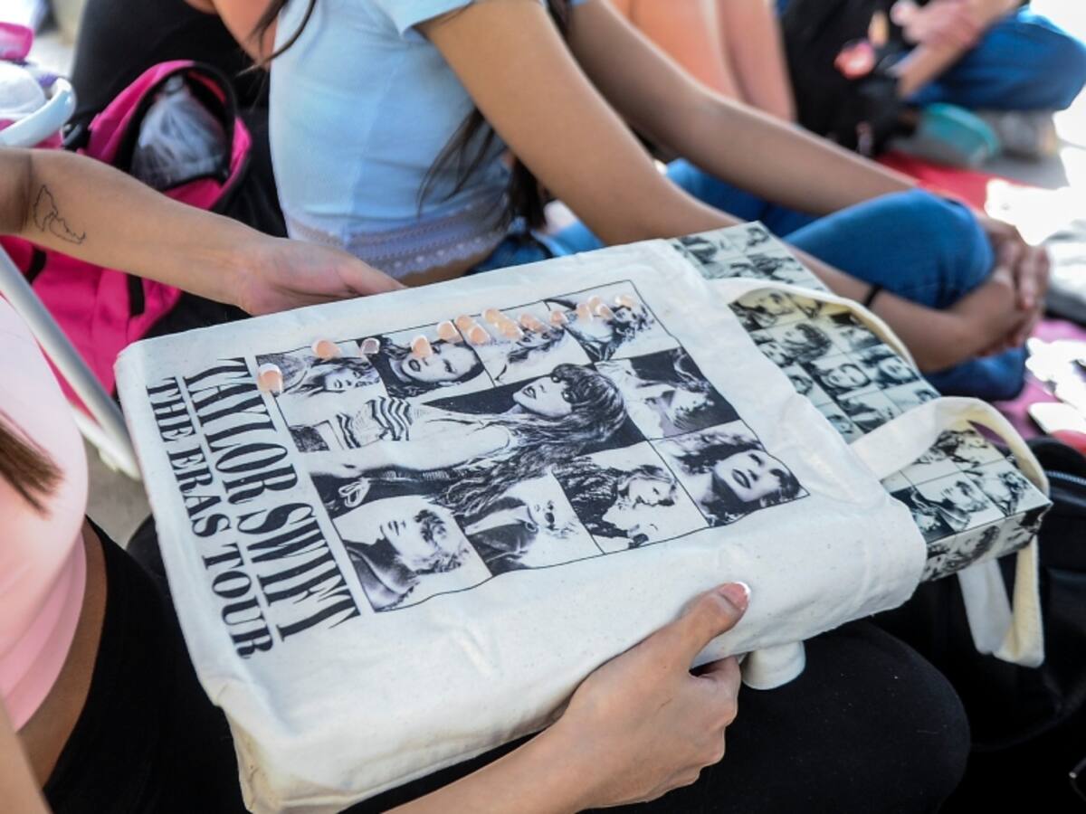 «Estamos viviendo en un mundo de fantasía»: «swiftie» chilena detalla experiencia en Argentina para concierto de Taylor Swift