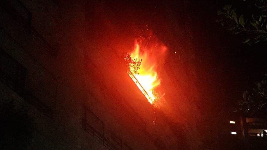 Incendio afectó a departamentos de un edificio en Las Condes