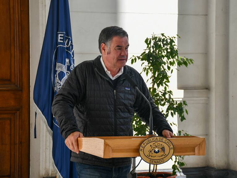 Senador Ossandón apoya candidatura de su sobrino para la alcaldía de Puente Alto, pese a que su hijo ya inscribió su postulación