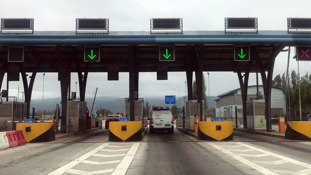 16 DE FEBRERO DE 2021 / QUILLOTAEl peaje “Troncal Quillota” es actualmente el más caro de Chile, llegando su tarifa en horario normal a $3.350 y en hora punta a $5.000. Cabe recordar que hace un mes los impuestos por uso de carreteras tuvieron un considerable reajuste que afectó directamente a los usuarios de las comunas de la Región de Valparaíso.
FOTO: PABLO OVALLE ISASMENDI / AGENCIAUNO