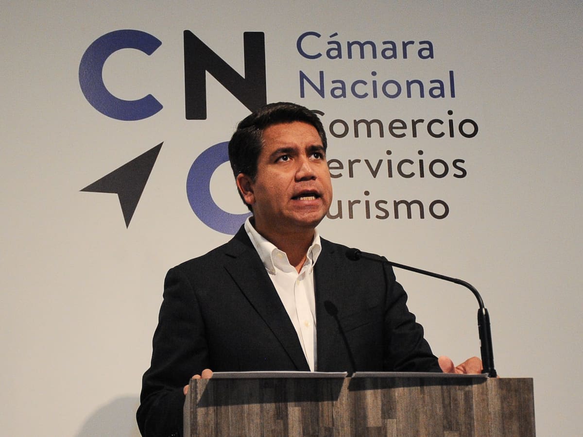 Presidente de la CNC cuestiona acuerdo “bajo cuatro paredes” entre Gobierno y la CUT por alza del sueldo mínimo