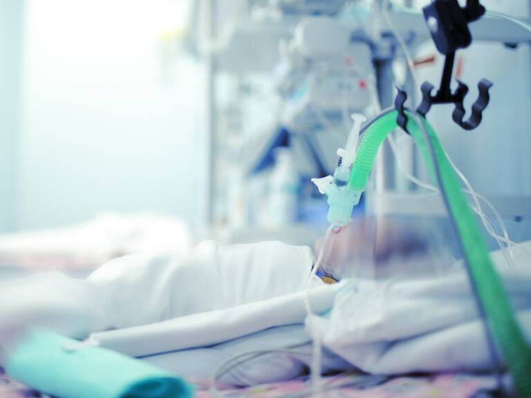 Jefa de Unidad de Pacientes Críticos Pediátricos del Hospital Van Buren: «Esta semana ha sido catastrófica, y creemos que aún no estamos en el peak»