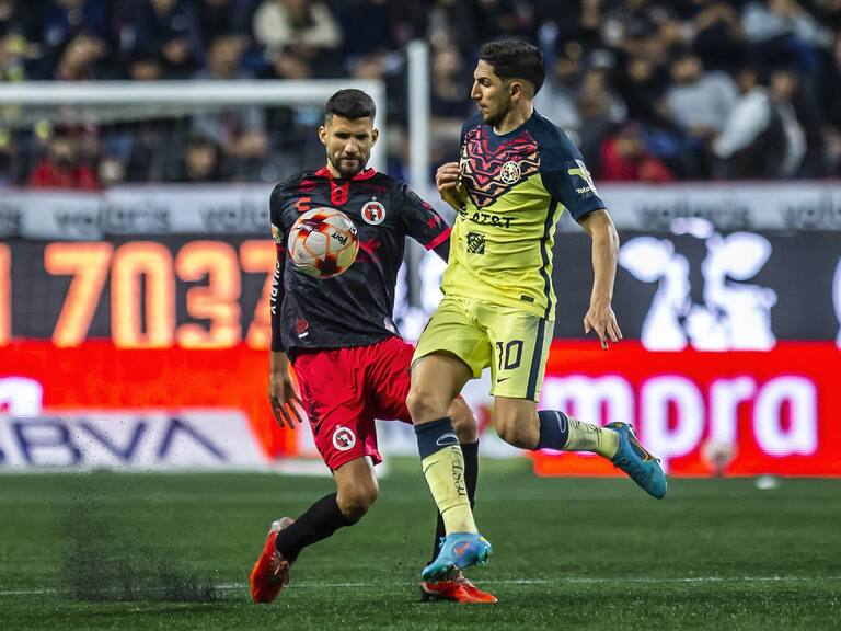 Diego Valdés celebró ante Joaquín Montecinos por la Liga MX