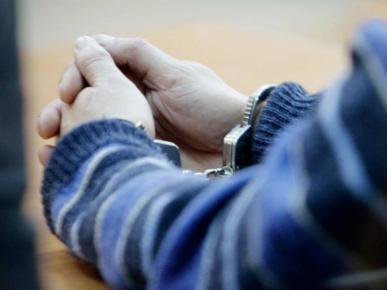 Detienen a dueño de clínica en Las Condes por delitos de usura y extorsión