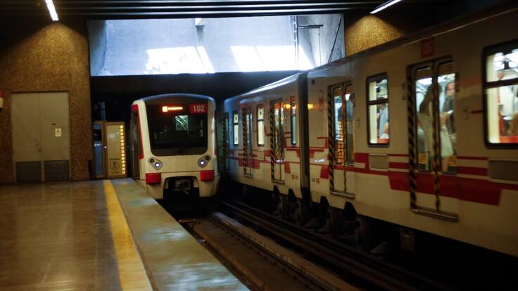 Metro de Santiago cierra estaciones tras falla técnica