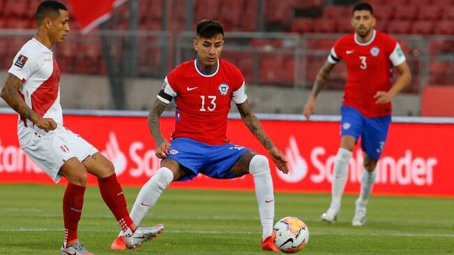 13 de Noviembre del 2020/SANTIAGOClaudio Bravo Durante la previa el partido valido por la Fase de Grupos 3/18 por la clasificación de Conmebol para la Copa Mundial de Fútbol Qatar 2022, entre Chile vs Peru, disputado en el Estadio Nacional.
FOTO:FRANCISCO LONGA/AGENCIAUNO