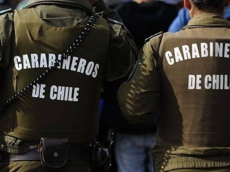 Valparaíso: un sujeto ingresó a vehículo de Carabineros y robó especies mientras efectivos atendían un accidente