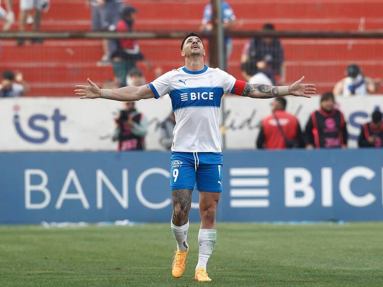 16 DE OCTUBRE DE 2024, LA CALERA
Fernando Zampedri festeja el uno a cero Durante el partido, válido por vigésima octava fecha del campeonato nacional, entre Universidad Católica y Universidad de Chile, disputado en el estadio Santa Laura
FOTO:ERNESTO GUEVARA/ AGENCIAUNO