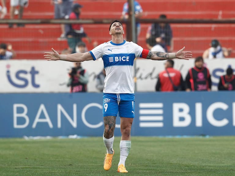 16 DE OCTUBRE DE 2024, LA CALERA
Fernando Zampedri festeja el uno a cero Durante el partido, válido por vigésima octava fecha del campeonato nacional, entre Universidad Católica y Universidad de Chile, disputado en el estadio Santa Laura
FOTO:ERNESTO GUEVARA/ AGENCIAUNO
