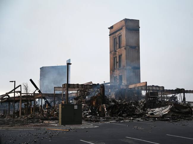 El Hotel Element totalmente destruido por el fuego en Superior