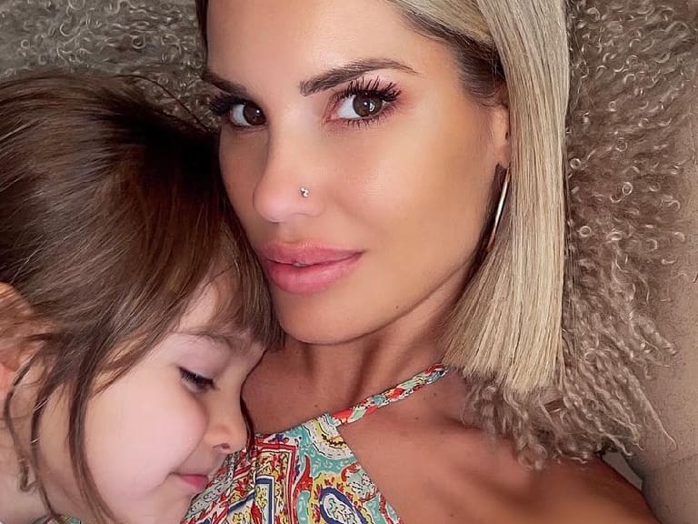 Instagram: @galadrielcaldirola