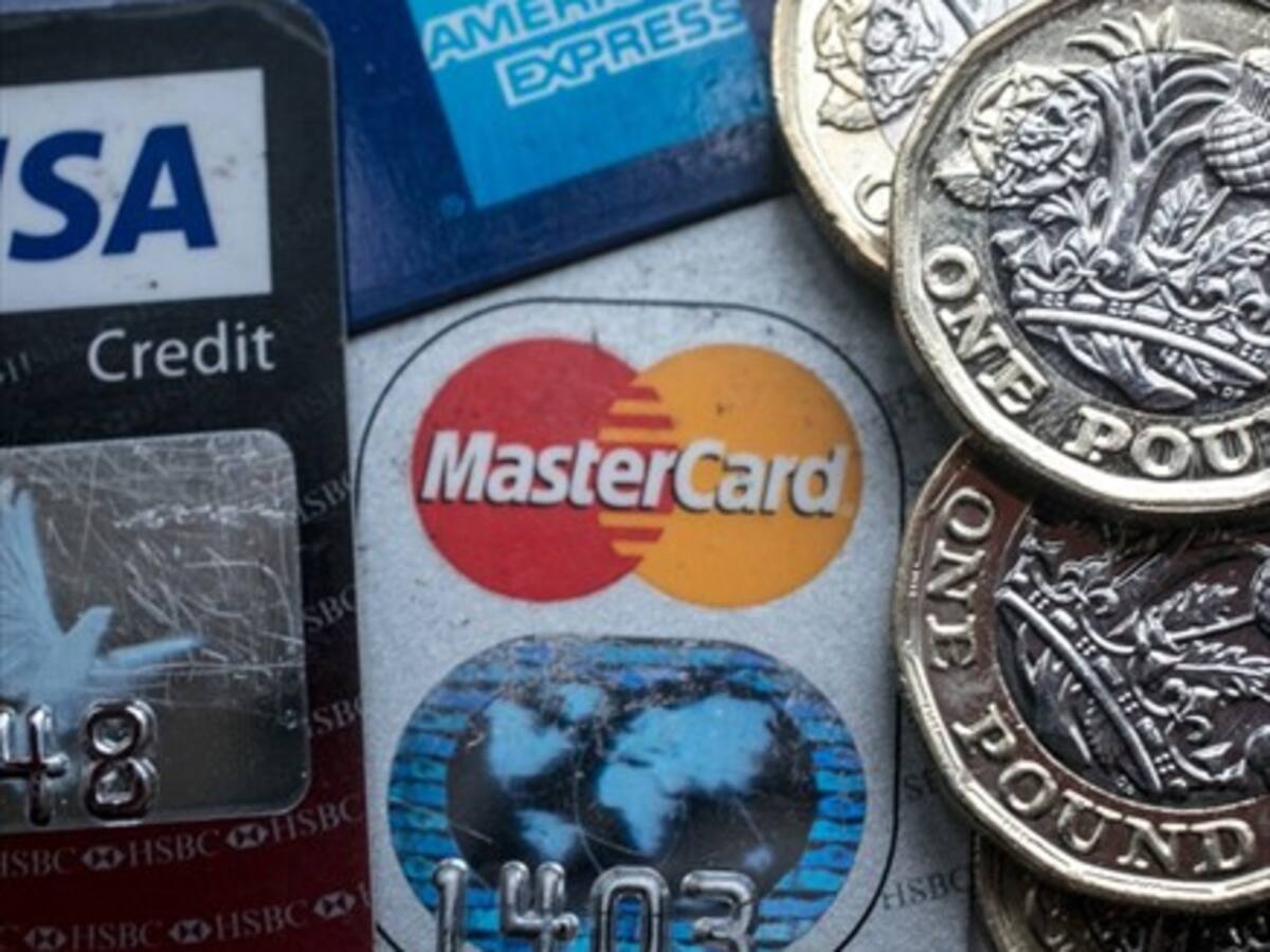 Entidades financieras se sienten amenazadas por los «millennials»: Prefieren pagar en efectivo
