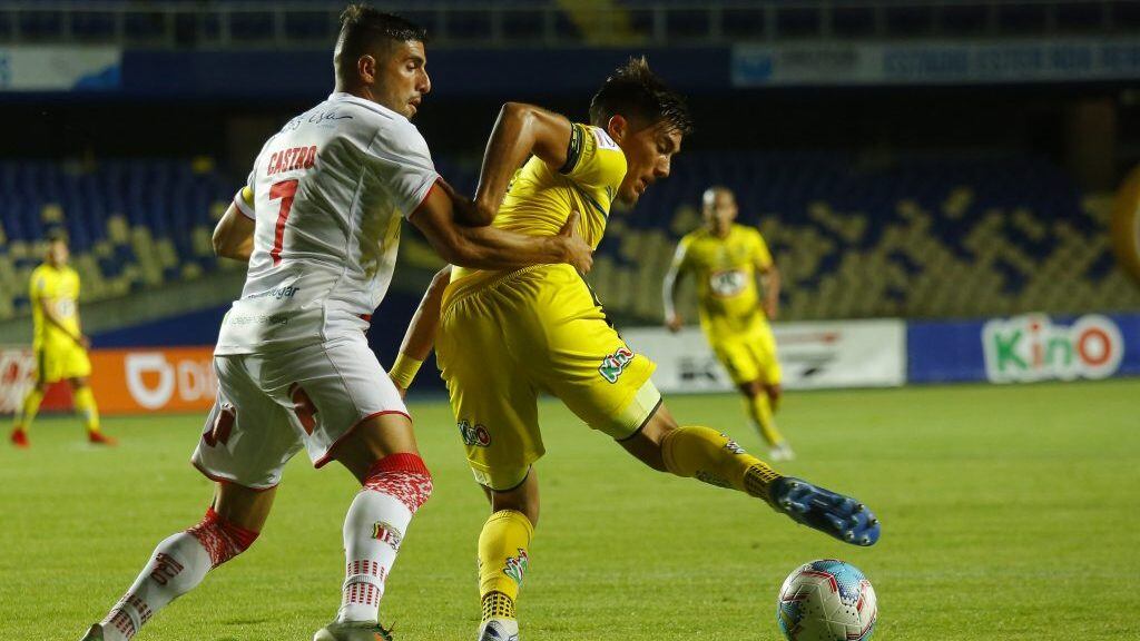 16 de Febrero del 2020/CONCEPCION
Federico Castro (i) Ballon (d), durante el partido vlido por la cuarta fecha del campeonato Plan Vital 2020, entre Universidad de Concepcion y Curico Unido disputado en el Estadio Ester Roa de la ciudad de Concepcion
FOTO:SEBASTIAN BROGCA/AGENCIAUNO
