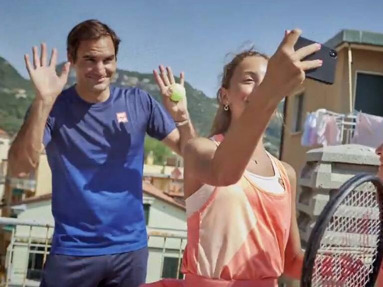 Roger Federer sorprende con genial publicidad con tenistas que jugaban en sus terrazas