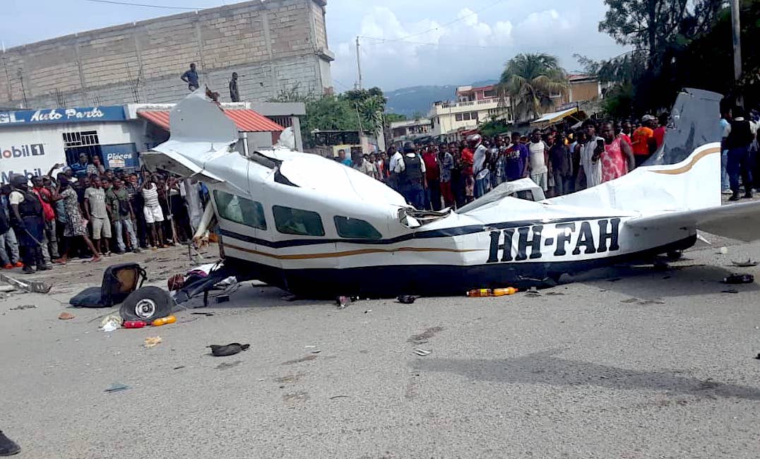 Avioneta quedó destruida tras accidentarse en una ciudad de Haití