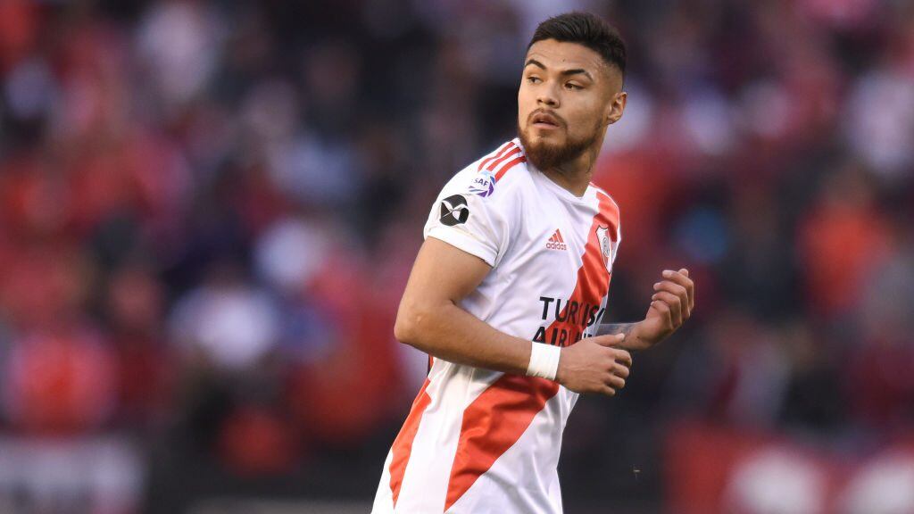 BUENOS AIRES, ARGENTINA - AUGUST 25: Paulo Diaz of River Plate looks on during a match between River Plate and Talleres as part of Superliga 2019/20 at Estadio Monumental Antonio Vespucio Liberti on August 25, 2019 in Buenos Aires, Argentina. (Photo by Marcelo Endelli/Getty Images)