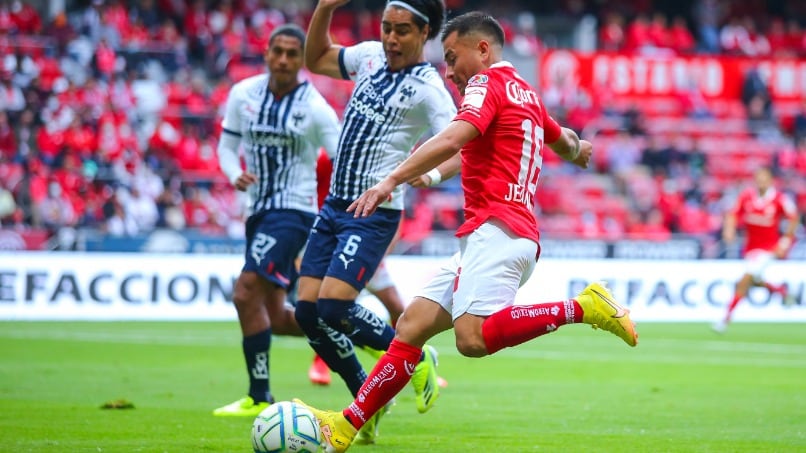 ¿Remate o centro? Extraña jugada de Jean Meneses termina en golazo