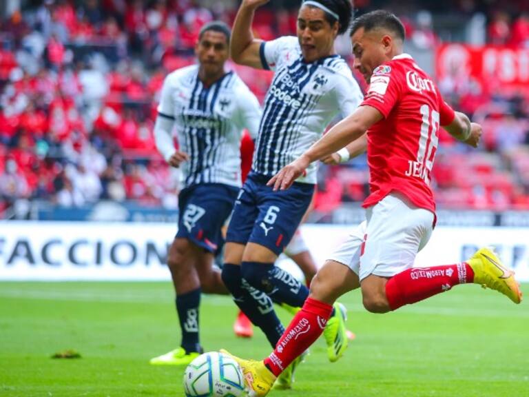 ¿Remate o centro? Extraña jugada de Jean Meneses termina en golazo