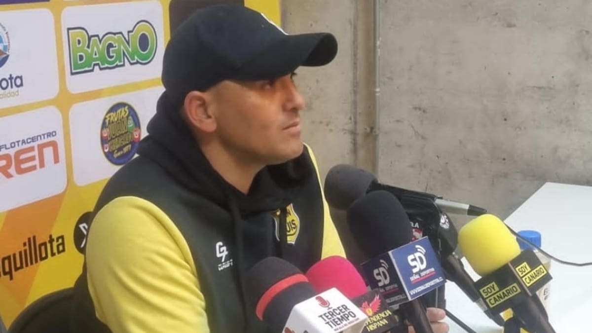 “Soy poco de emocionarme, pero...”: “Chupete” Suazo y las claves de la pelea por el título de la Primera B con San Luis en su primer año como DT