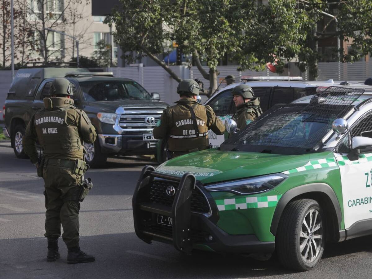 Madre y sus hijos de 9 y 11 años sufren violenta encerrona en Maipú: fueron amenazados con armas