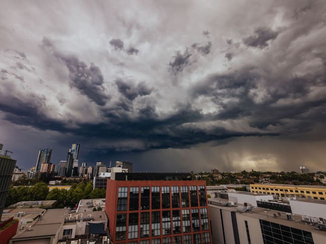 Australia: un muerto y cientos de miles sin suministro eléctrico producto de fuertes tormentas