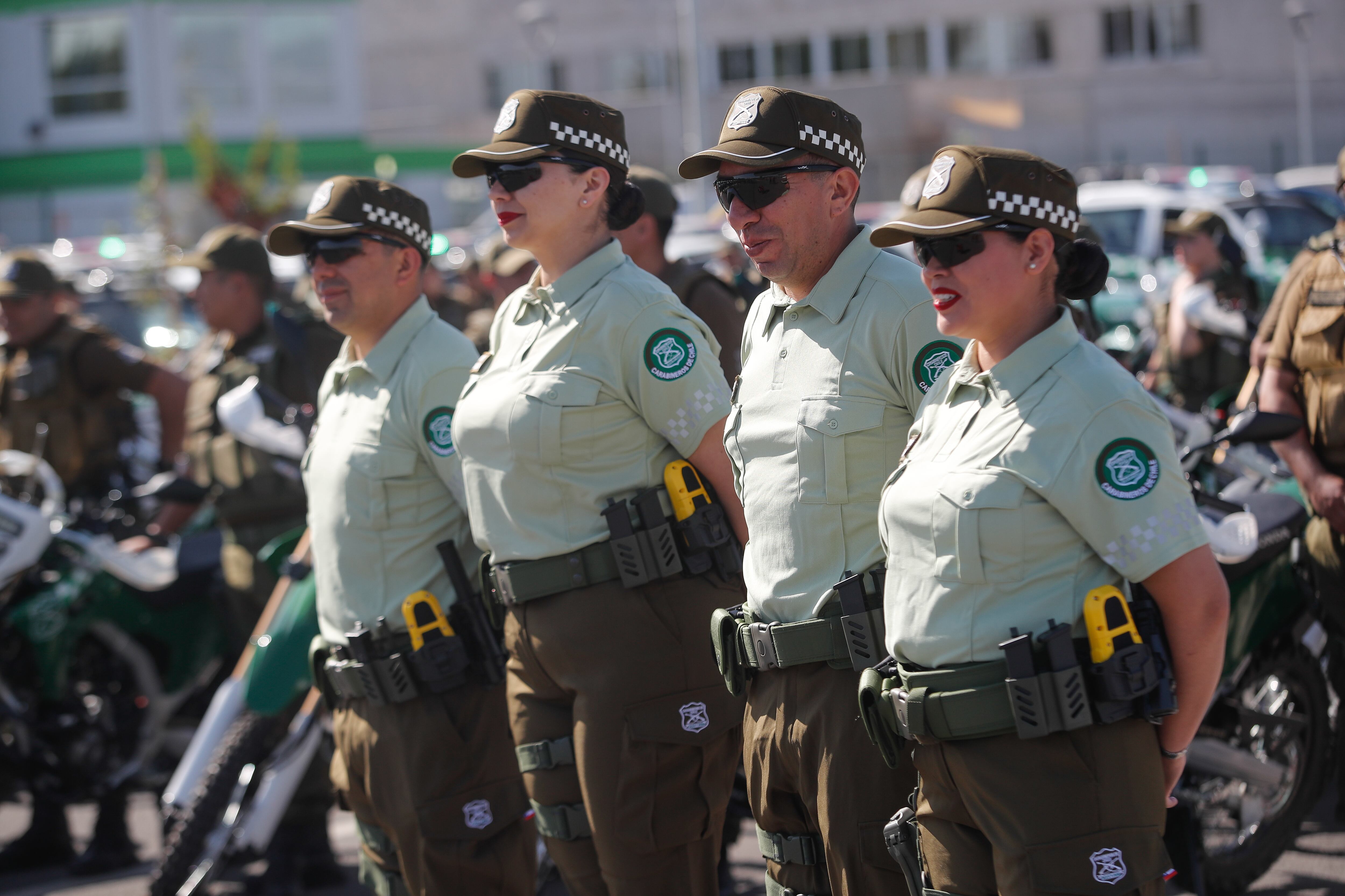 12 DE DICIEMBRE DE 2024 / SANTIAGO
Entrega de vehículos policiales y anuncio de nueva tenida operativa para la región Metropolitana. La ceremonia es presidida por la Ministra del Interior y Seguridad Pública, Carolina Tohá Morales junto al General Director de Carabineros, Marcelo Araya Zapata y el delegado presidencial Gonzalo Durán y la Alcaldesa de Quinta Normal, Karina Delfino
FOTO: DIEGO MARTIN /AGENCIAUNO