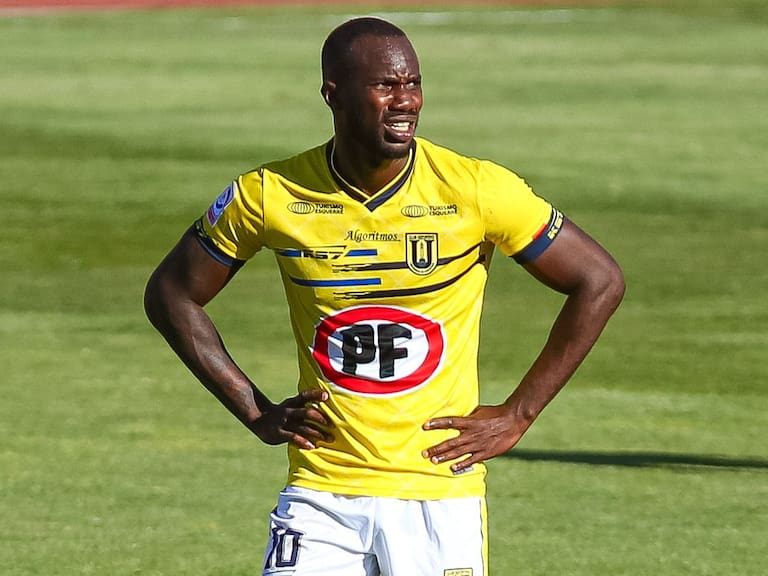 17 DE FEBRERO DE 2021/TALCACecilio Waterman (c) se lamenta, durante el partido del descenso del Campeonato Nacional AFP PlanVital 2020, entre Colo Colo vs Universidad de Concepcion, disputado en el Estadio Fiscal de Talca.
FOTO: SEBASTIAN ORIA/AGENCIAUNO