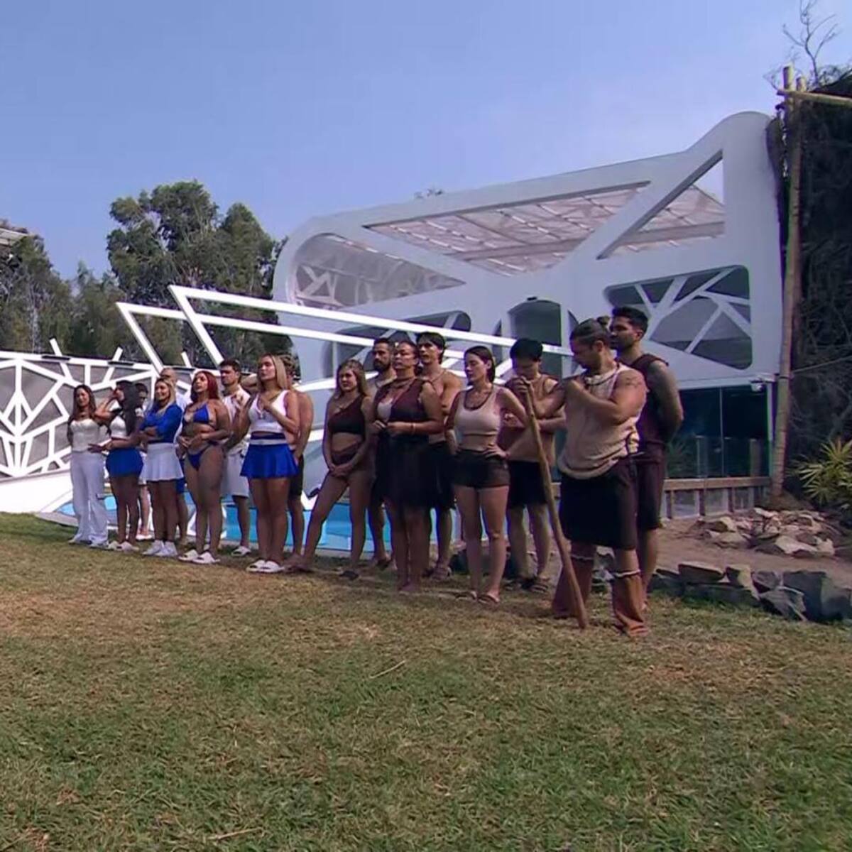 ¡Un blooper de aquellos! Canal 13 emite capítulo errado de “Mundos Opuestos” y spoilean a los seguidores