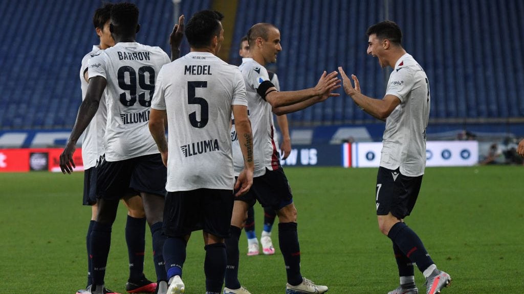 GENOA, ITALY - JUNE 28: Riccardo Orsolini of Bologna FC (R) celebrates goal with teammate Rodrigo Palacio of Bologna FC during the Serie A match between UC Sampdoria and Bologna FC at Stadio Luigi Ferraris on June 28, 2020 in Genoa, Italy. (Photo by Chris Ricco/Getty Images)