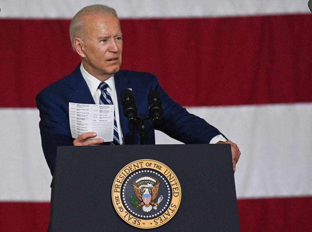 Joe Biden en una base militar en Hampton