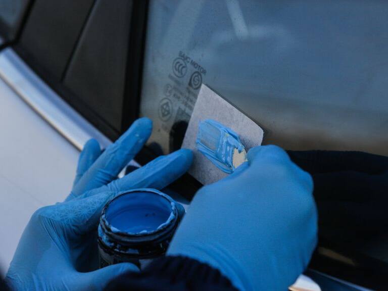 Qué precio tiene grabar la patente en vidrios y espejos y dónde hacerlo