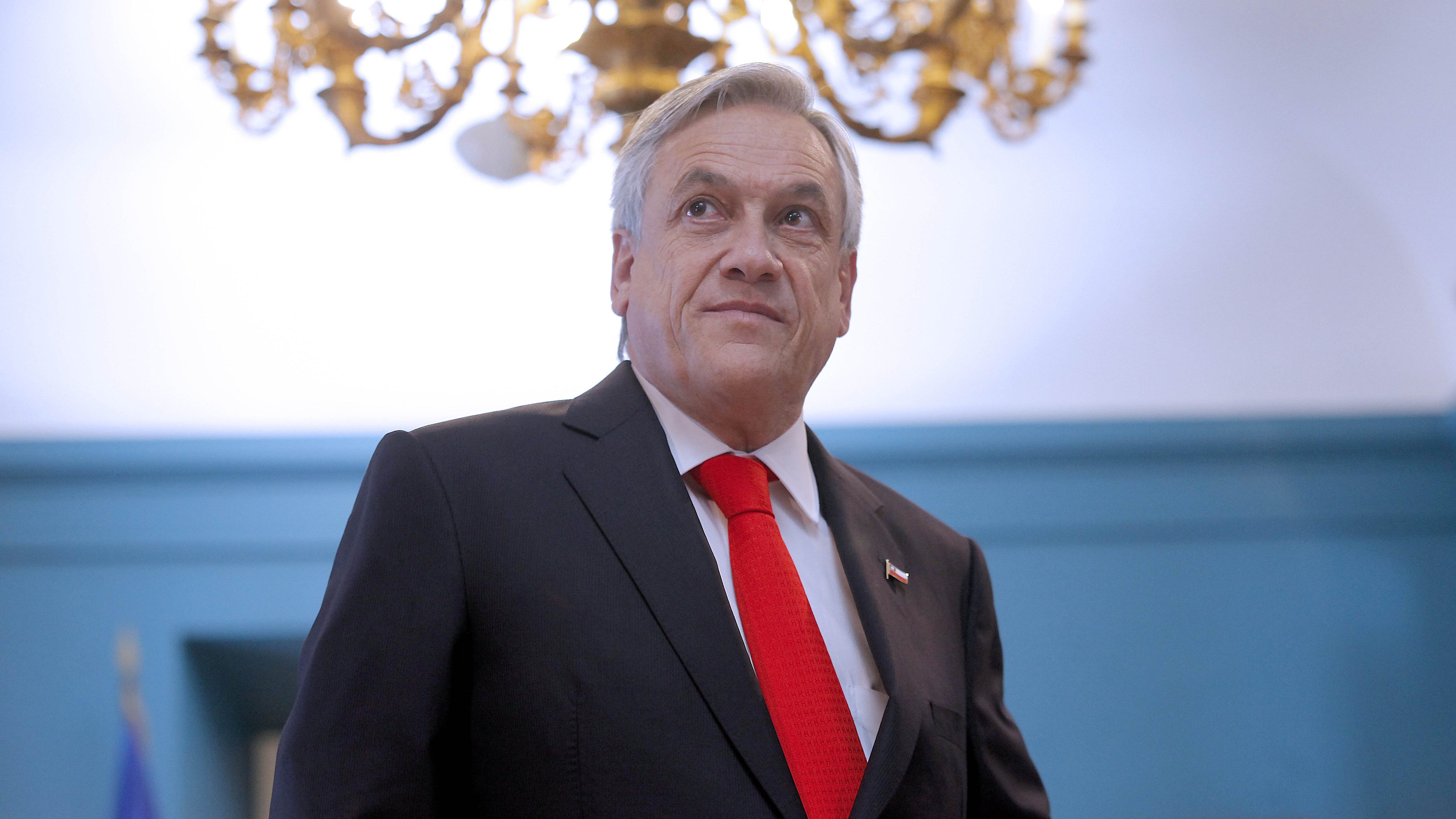 16 de Noviembre de 2011/SANTIAGO_.
El Presidente de la Republica , Sebastian Piñera, recibe en el salón de audiencias del Palacio de La Moneda al cantante británico Peter Gabriel, quien se presenta hoy en un Concierto Sinfonico en el Movistar Arena de Santiago
Foto: PEDRO CERDA/AGENCIAUNO
