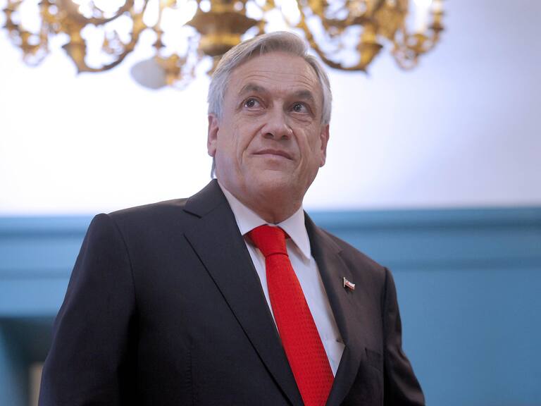 16 de Noviembre de 2011/SANTIAGO_.
El Presidente de la Republica , Sebastian Piñera, recibe en el salón de audiencias del Palacio de La Moneda al cantante británico Peter Gabriel, quien se presenta hoy en un Concierto Sinfonico en el Movistar Arena de Santiago
Foto: PEDRO CERDA/AGENCIAUNO