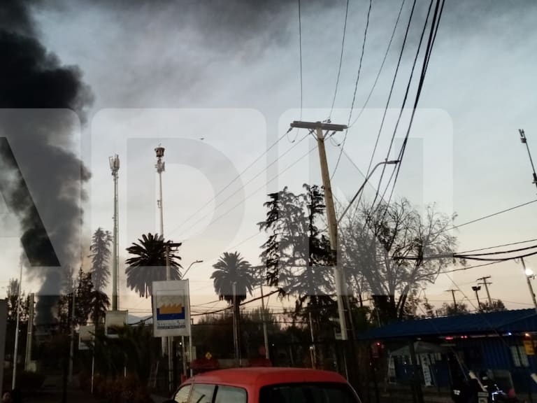 Voraz incendio se registra en fábrica de velas ubicado en la comuna de La Pintana