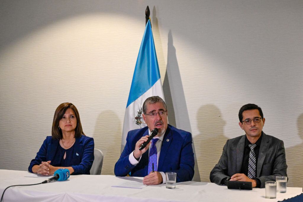 El presidente electo de Guatemala Bernardo Arévalo denuncia un golpe