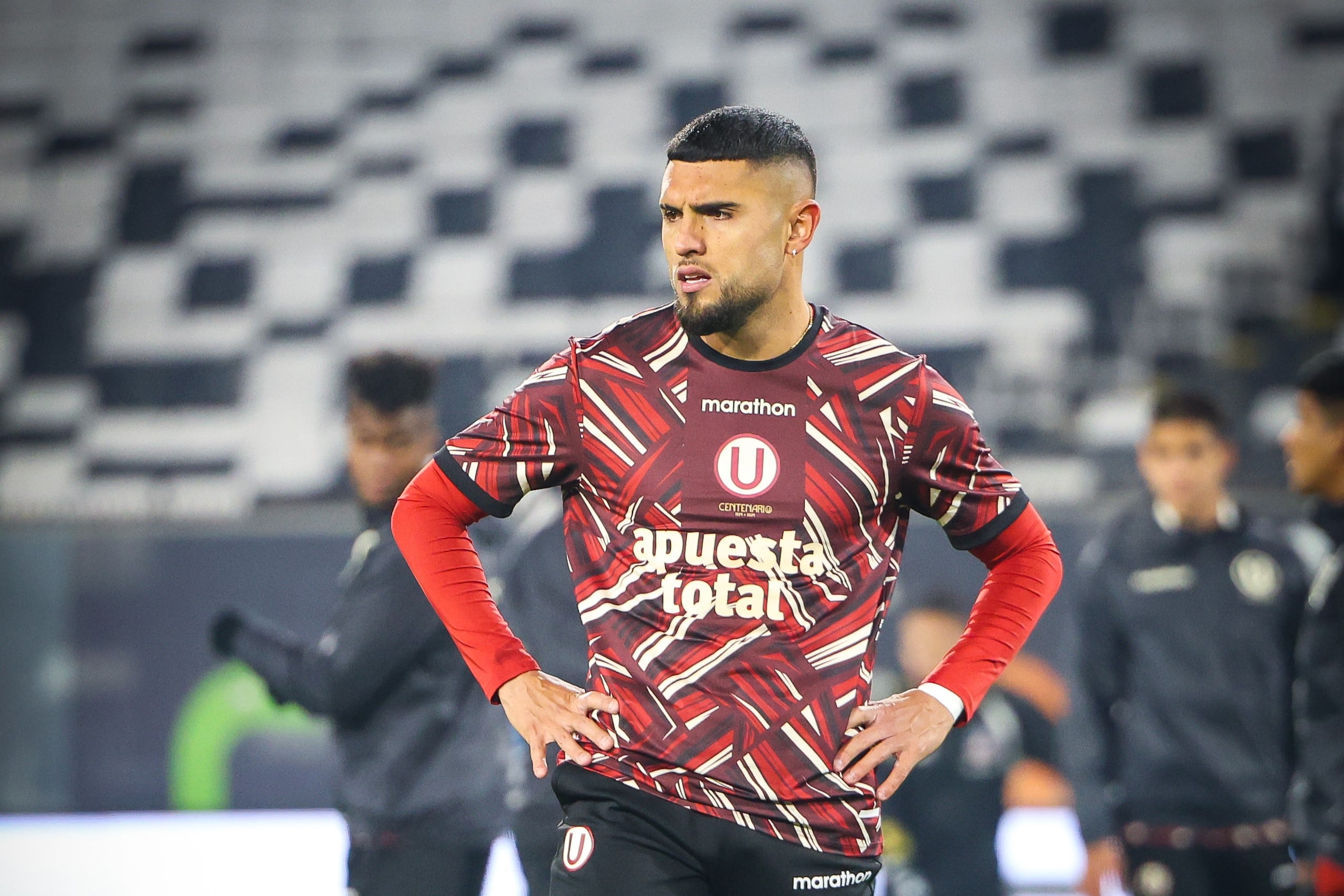 @Universitario