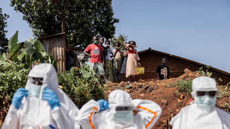 Uganda cierra su frontera con Congo por brote de ébola: cepa no tiene vacuna ni tratamiento aprobado