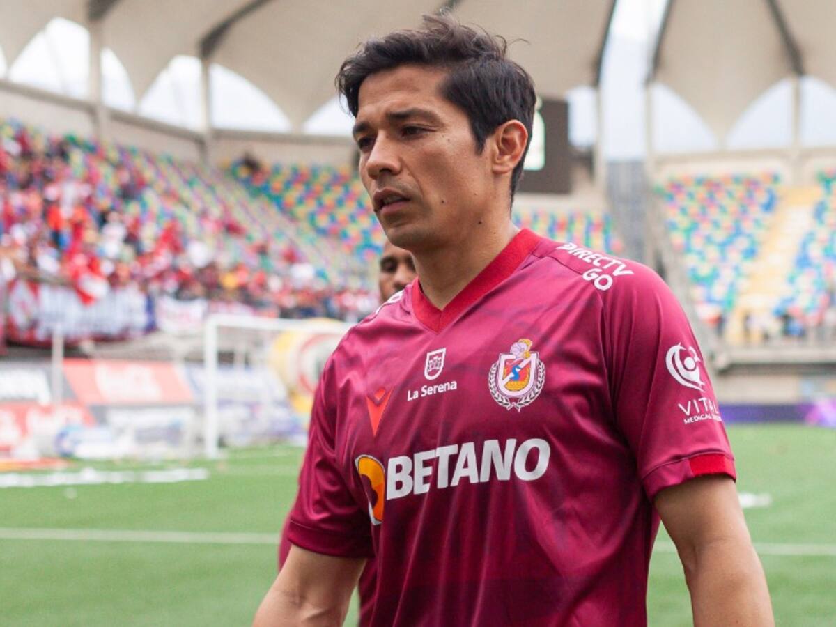 Matías Fernández recibe condolencias desde el fútbol chileno por la muerte de su padre
