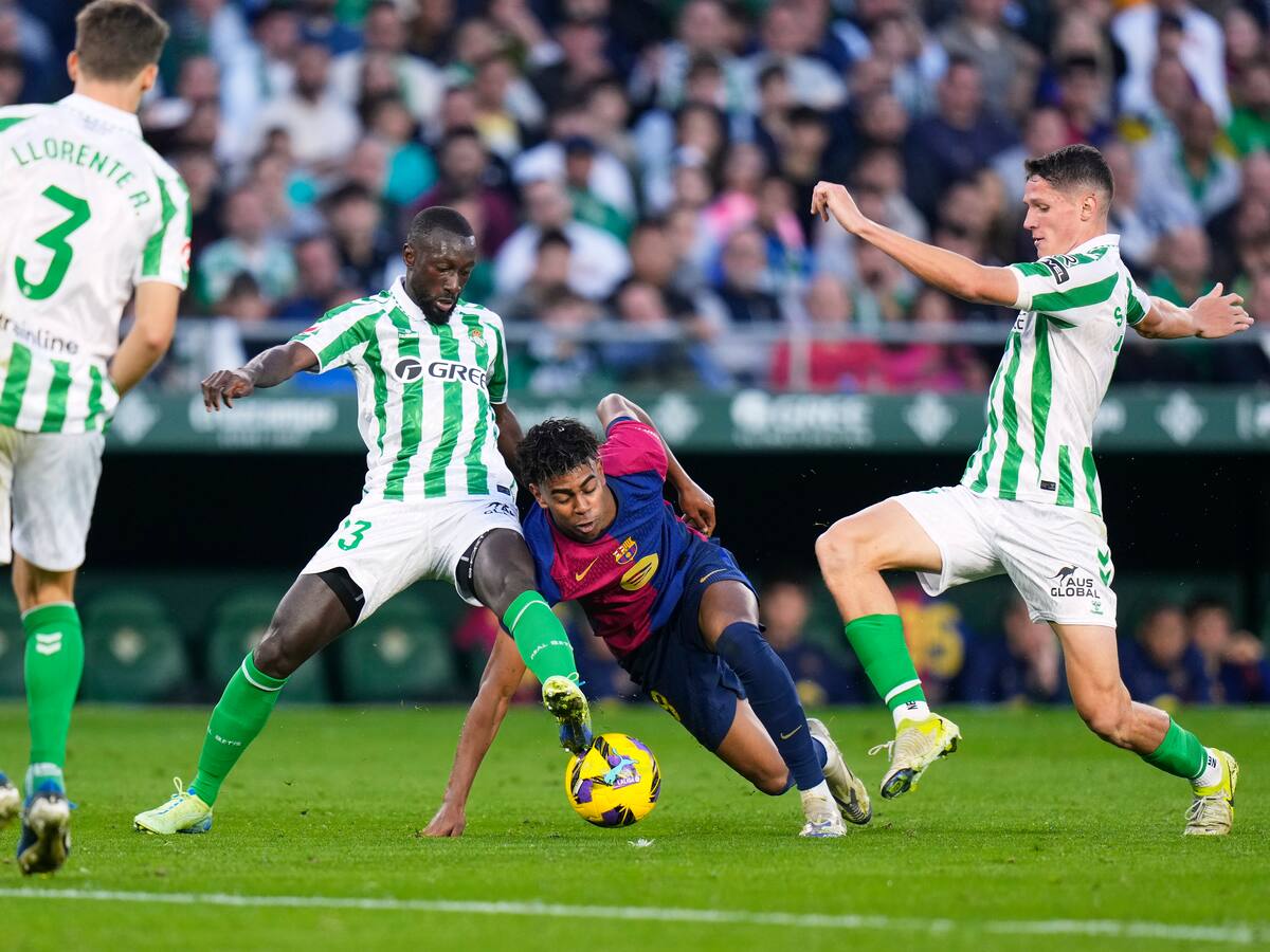 Real Betis y Barcelona empataron en atractivo partido que se definió sobre la hora