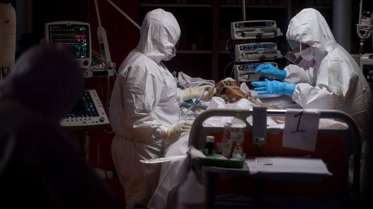 ROME, ITALY - MARCH 26: (EDITORS NOTE: Parts of this image have been obscured for privacy reasons) Doctors treat COVID-19 patients in an intensive care unit at the third Covid 3 Hospital (Istituto clinico CasalPalocco) during the Coronavirus emergency on March 26, 2020, in Rome, Italy. Hospitals in Italy are under increased pressure as they battle to treat those who have contracted COVID-19. The Italian government continues to enforce the nationwide lockdown measures to control the spread of COVID-19. (Photo by Antonio Masiello/Getty Images)