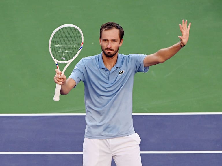 Medvedev sorprende al propinarle a Alcaraz su primera derrota en 2026